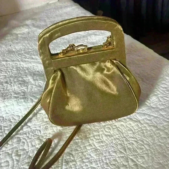 Gold Sateen ladies bag. Snap closure long removable strap. - Picture 8 of 8